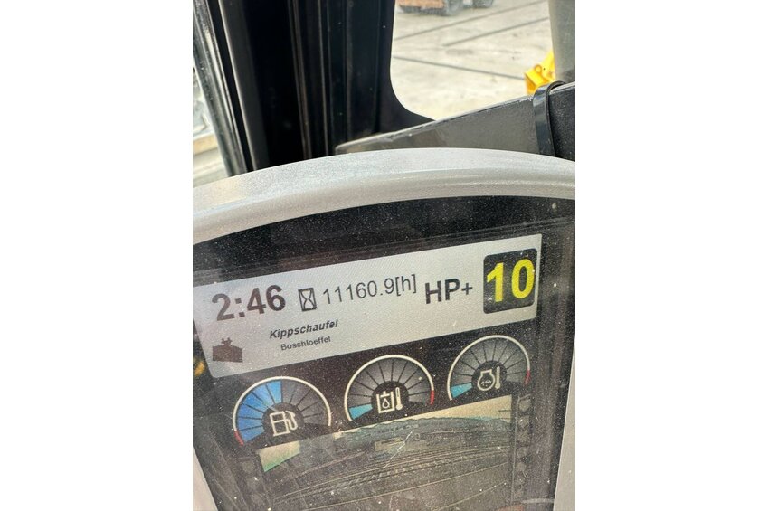 320 E L