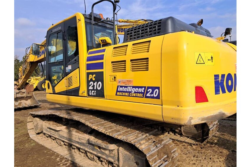 PC 210 LCi-11