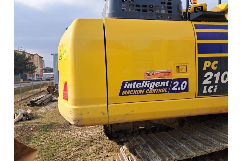 PC 210 LCi-11