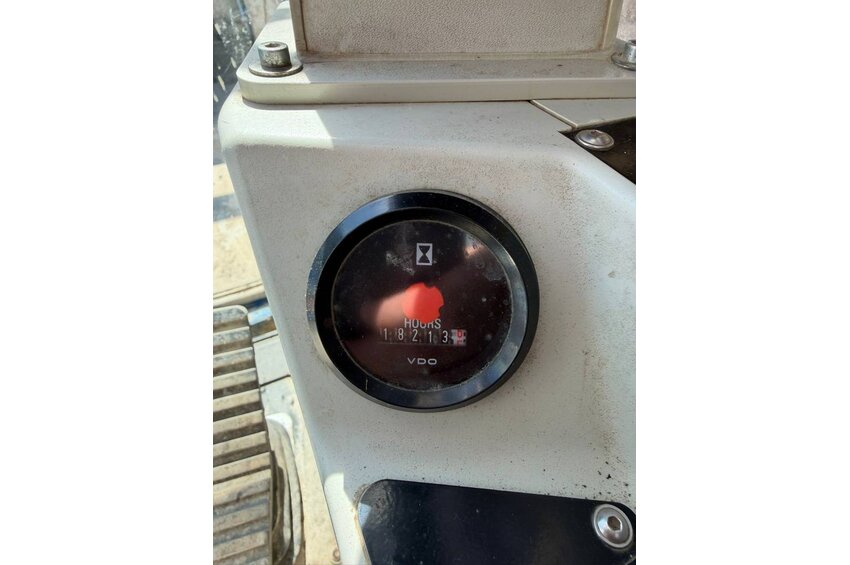 821 E