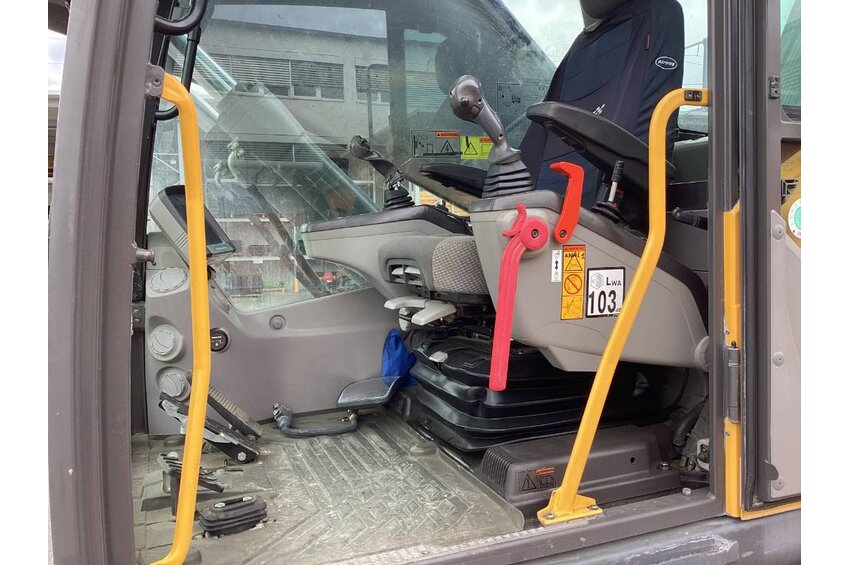 EW 210 D
